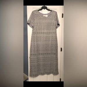 Halmode Plus straight, long, short-sleeved dress with metallic/silver threading.